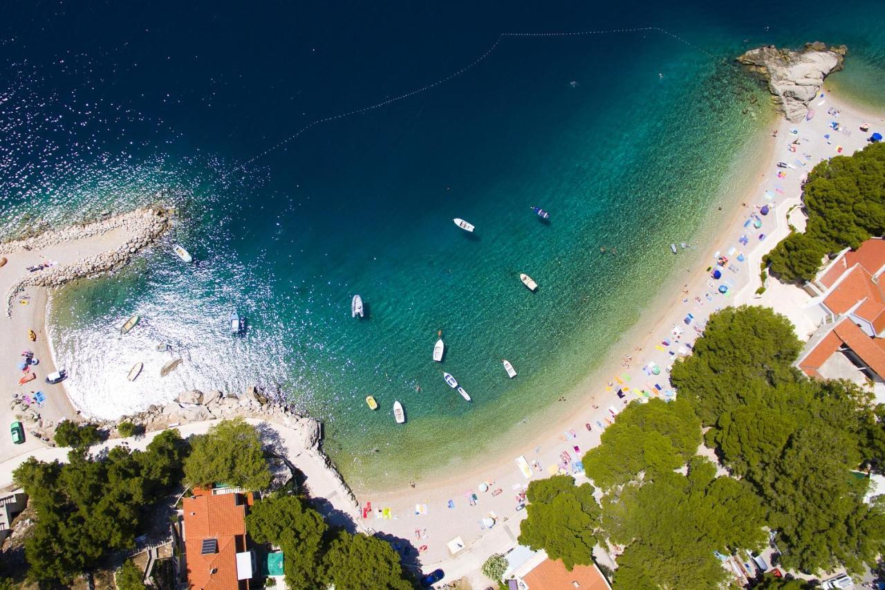 Apartments By The Sea Brela, Makarska - 6688 Exterior photo