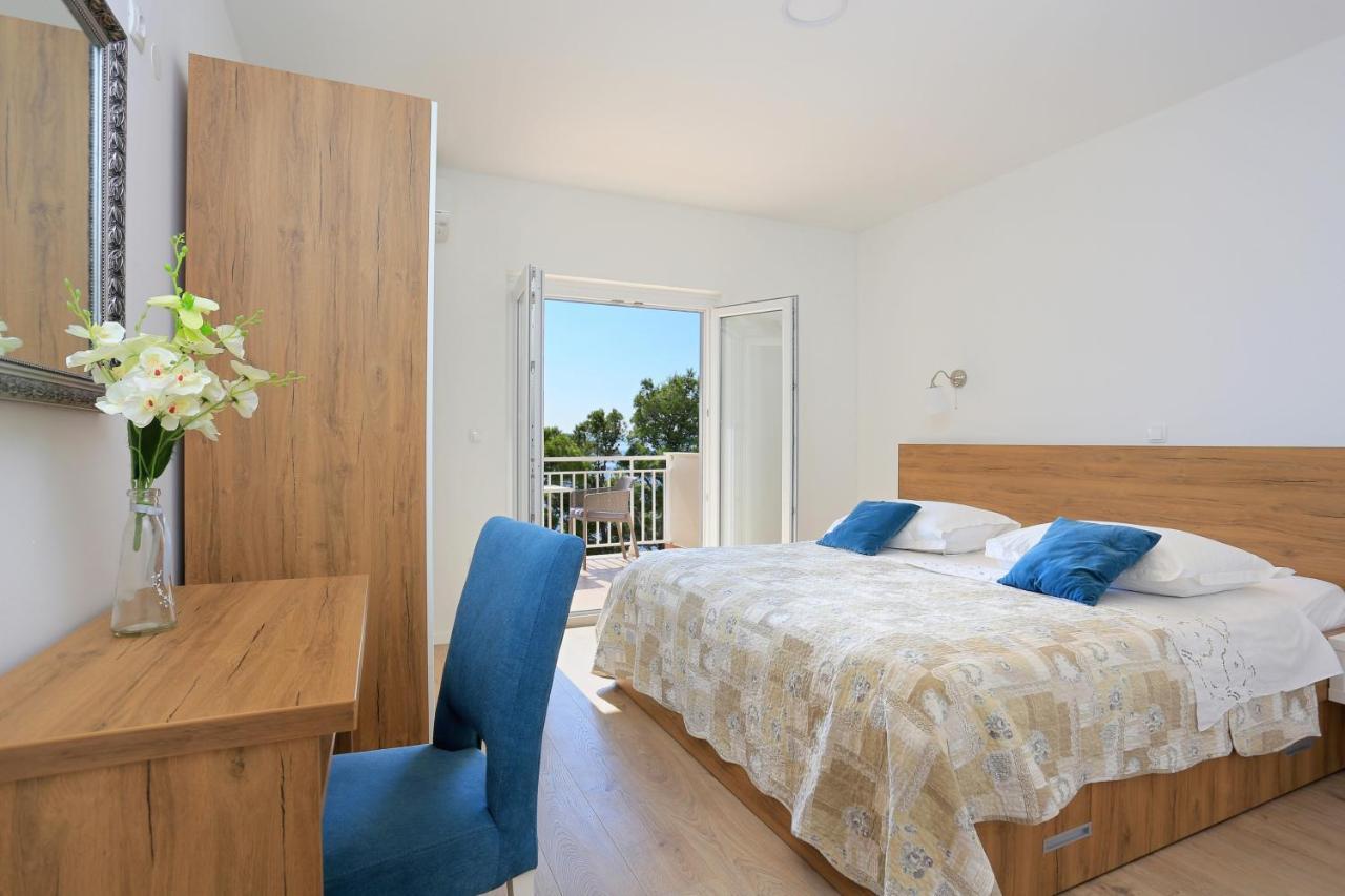 Apartments By The Sea Brela, Makarska - 6688 Exterior photo