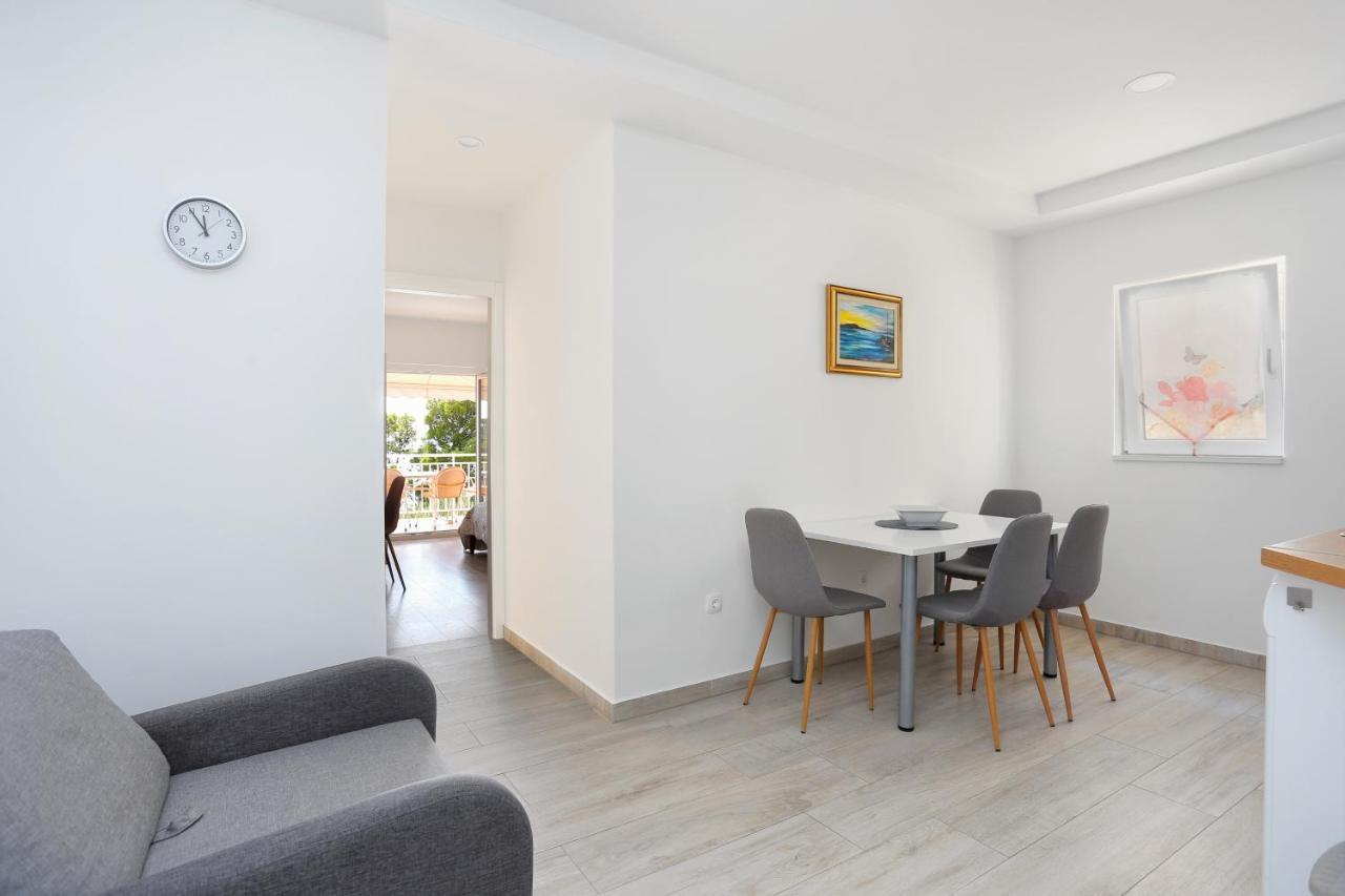 Apartments By The Sea Brela, Makarska - 6688 Exterior photo