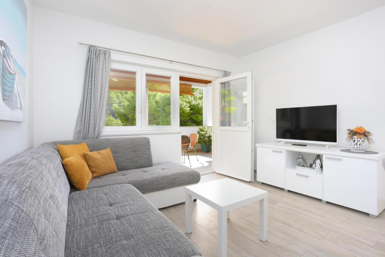 Apartments By The Sea Brela, Makarska - 6688 Exterior photo