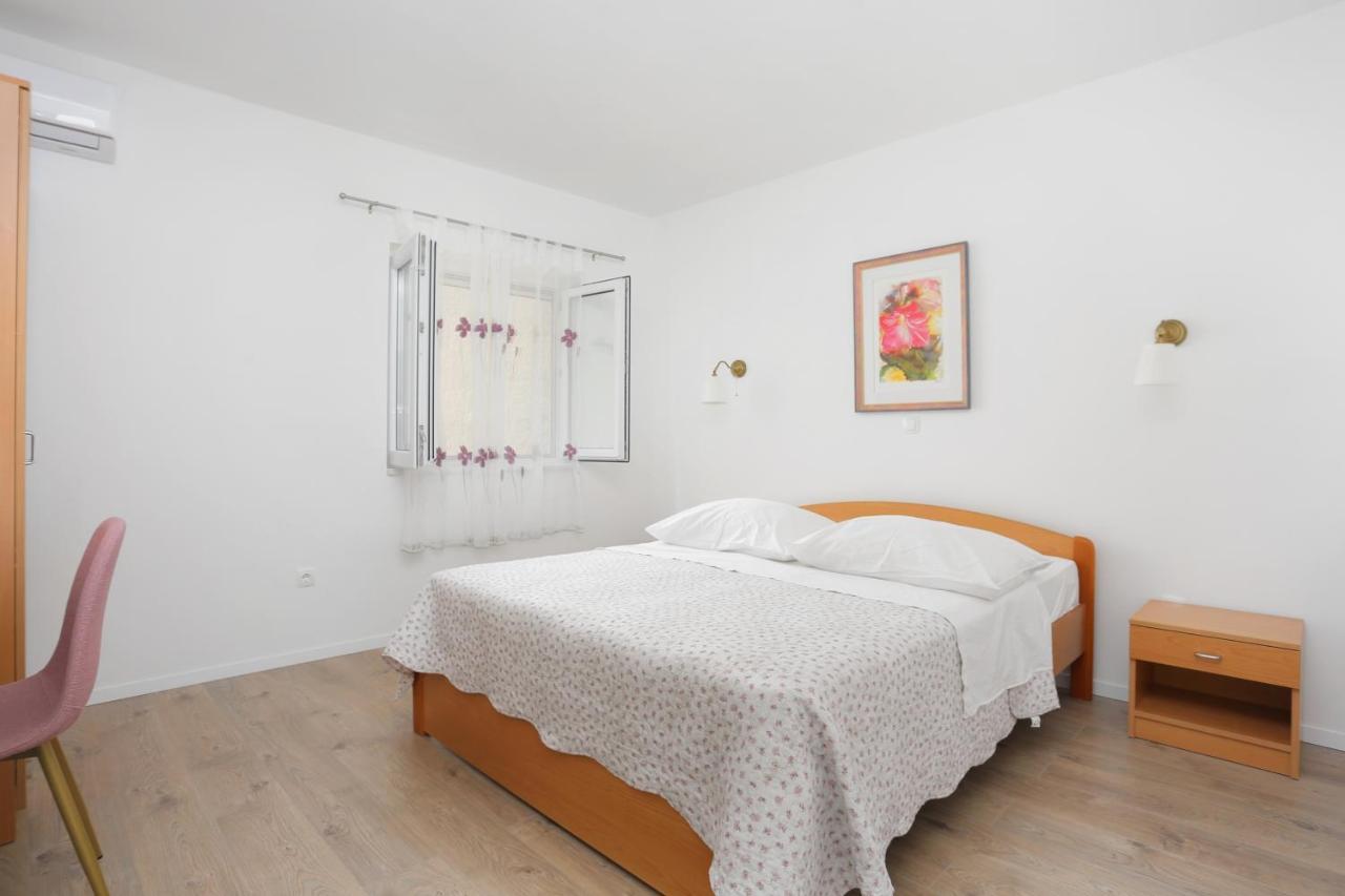 Apartments By The Sea Brela, Makarska - 6688 Exterior photo
