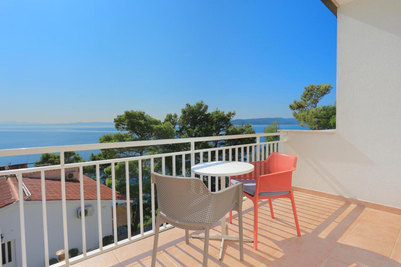 Apartments By The Sea Brela, Makarska - 6688 Exterior photo