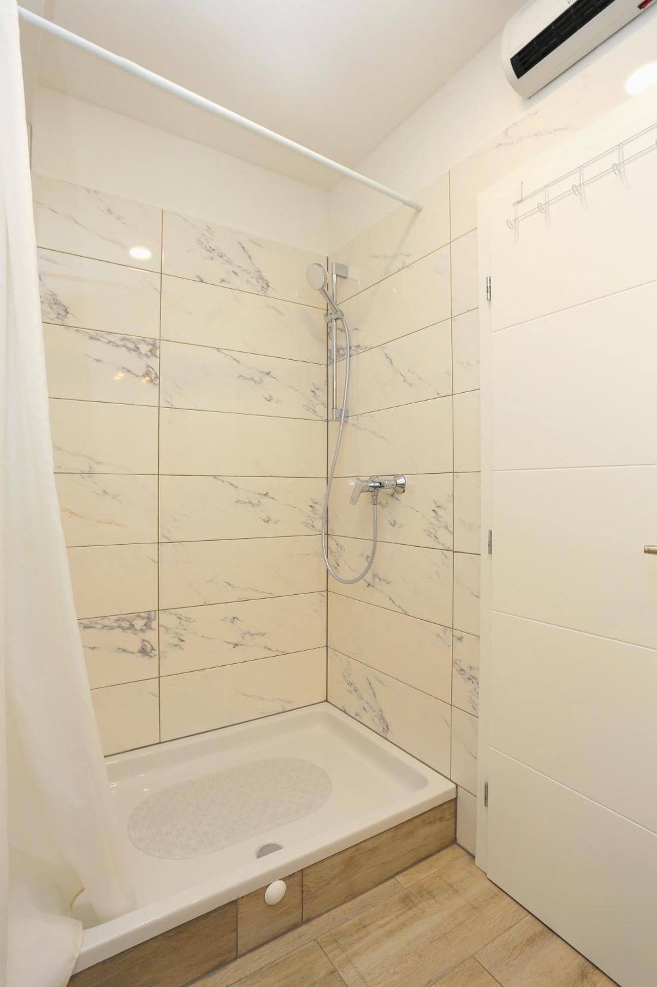 Apartments By The Sea Brela, Makarska - 6688 Room photo